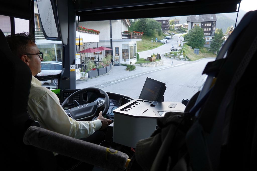 En car postal pour aller à Zinal puis faire une rando de 2 jours avec étape à la cabane d'Arpitettaz